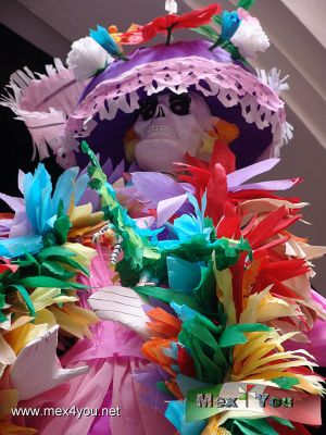 PiÃ±atas en el Museo de Arte Popular (MAP) (03-07)
Photo by: Antonio Pacheco
Keywords: piÃ±atas museo arte popular concurso navidad posadas christmas