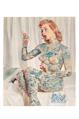 Dr. Lakra en el Museo de la Ciudad de MÃ©xico (04-06)
Estos materiales combinados con los tatuajes crean obras de diseÃ±os con innumerables sÃ­mbolos provenientes de las pandillas urbanas, las historietas, la cultura prehispÃ¡nica y la religiÃ³n.  Con tinta china, bolÃ­grafo pintura blanca , el artista tatÃºa tribales en retratos formales de hombres y mujeres de la sociedad. 

Text by. YanÃ­n RamÃ­rez. 
Keywords: dr lakra museo ciudad mexico tatuaje tatuajes