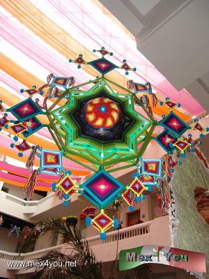 PiÃ±atas en el Museo de Arte Popular (MAP) (05-07)
Photo by: Antonio Pacheco
Keywords: piÃ±atas museo arte popular concurso navidad posadas christmas