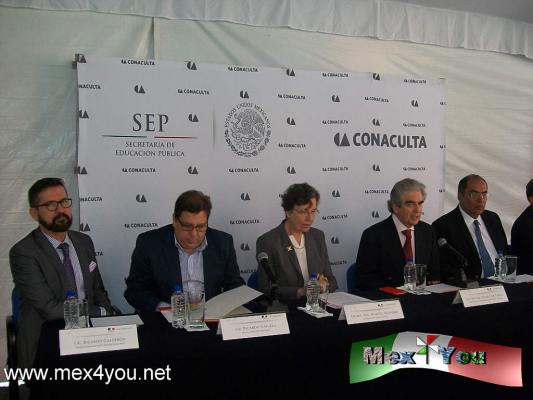 35 Aniversario de la FILIJ (01-05)
Para conmemorar sus 35 aÃ±os de aniversario, prepara una serie de eventos especiales entre los que destaca la designaciÃ³n de Francia como Primer PaÃ­s Invitado de Honor.


Text and Photo by: YanÃ­n RamÃ­rez
Keywords: Francia literatura infantil FILIJ 2015 cenart marie-aude murail timothÂ´rr fombelle