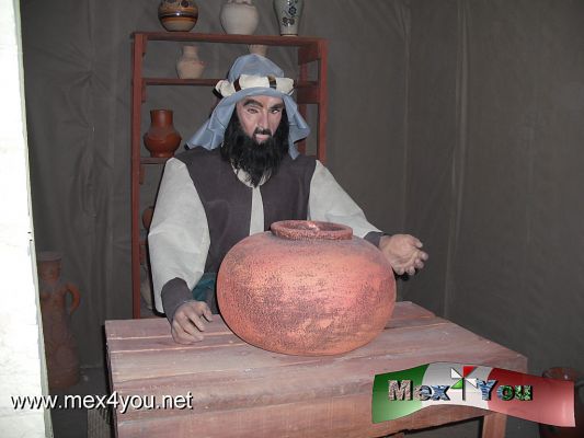 El Nacimiento mÃ¡s Grande del Mundo (06-07)
Usted podrÃ¡ observar a las figuras con movimiento haciendo las mÃ¡s diversas labores como carpintero, esquilador de ovejas,  entre otras actividades, asÃ­ como tambiÃ©n observar a los soldados romanos  y el trono de Pilatos. 


Photo by: Antonio Pacheco 
Keywords: nacimiento grande mundo record guiness estadio azteca ciudad mexico navidad christmas