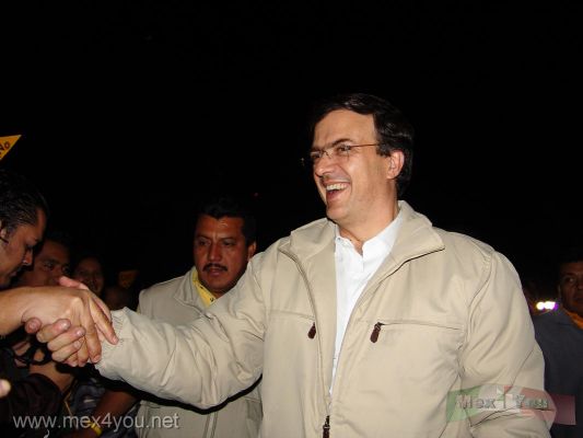 AMLO visita las 16 delegaciones del D.F.(05-08)
AcompaÃ±ando a LÃ³pez Obrador estaba el candidato a jefe de Gobierno del Distrito Federal:  Marcelo Ebrard. 

With  Lopez Obrador we see  the candidate to head of Government of the Federal District:  Marcelo Ebrard.
Keywords: AMLO visita las 16 delegaciones del D.F.