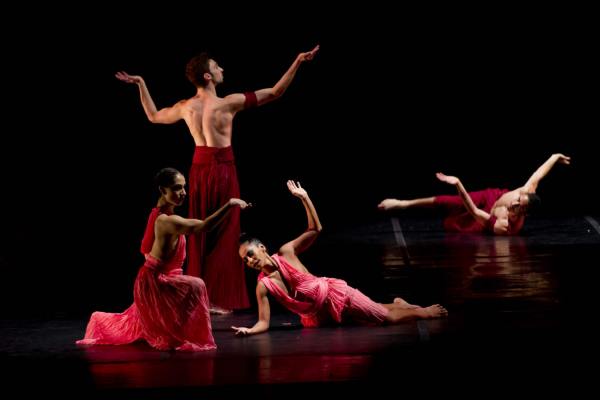 Cartelera de Septiembre en Sistema de Teatros (03-05)
A lo largo de su carrera, ha destacado por sus investigaciones temÃ¡ticas y estilÃ­sticas y con ello ha marcado verdaderas pautas para el desarrollo de la danza contemporÃ¡nea en MÃ©xico.
Keywords: danza capital ballet independiente dramfest teatro UNAM tetaro cabaret