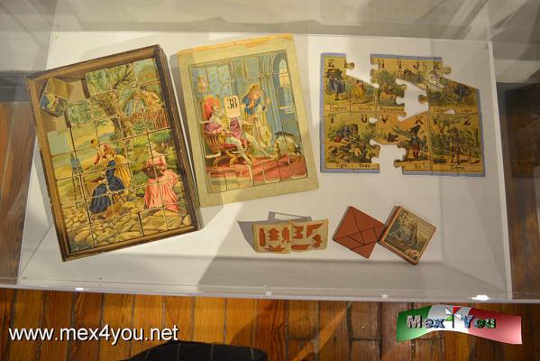 Inaugura el MODO "Los NiÃ±os del Siglo XIX" (04-05)
Las siguientes salas son:  Escuela, Libros, Familia y por Ãºltimo Juegos como el rompecabezas entre otras especies que haran que volvamos a recordar eso objetos tan especiales de los cuales jugaban nuestros abuelos.

Text and Photo by: YanÃ­n RamÃ­rez
Keywords: juguetes vestimenta unifrmes fotografias inspireka infancia modo exposicion niÃ±os siglo XIX