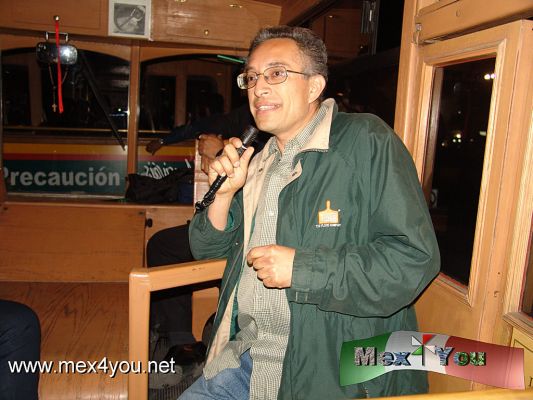 El Mezcal Viaja en Tranvia al PanteÃ³n de San Fernando (01-05)
Para mantener viva una de las bebidas tradiciones mÃ¡s antiguas de MÃ©xico, de gran valor como patrimonio cultural inmaterial de la humanidad y evitar que la moda perjudique los procesos tradicionales de su producciÃ³n, la SecretarÃ­a de Cultura del Distrito Federal instaura un nuevo recorrido cultural que lleva por nombre El Mezcal viaja en tranvÃ­a al PanteÃ³n de San Fernando.
 
El trayecto escucharemos intersantes historias acerca del Mezcal, de sus orÃ­genes y su evoluciÃ²n a Cargo de Cornelio PÃ©rez y tambiÃ©n del GuÃ­a del tranvÃ­a y de cambios ha sufrido la Ciudad de MÃ©xico a lo largo de su historia. 
Keywords: mezcal agave maguey tranvia panteon san fernando bebida alcholica beverages 