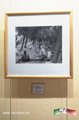 Exposición Lavanderas Mexicanas siglo XIX (04-05)
Los lavaderos erán publicos es decir cualquiera los podia utilizar, pero se paga por usarlos. Por lo regular los niños acompañaban, pero tenian que ayudar a dicha labor.

Text and Photo by: Yanín Ramírez
Keywords: exposición lavanderas mexicanas siglo XIX lavandería lavar ropa mujeres lavando ropa museo de la mujer
