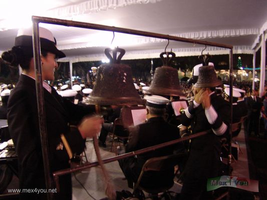 Concierto Navideño en Coyoacán 2005/ Christmas Concert in Coyoacán 2005 (06-08)
El público pudo disfrutar de un programa variado e interesante como popurrí de los Beatles y piezas de Teatro musical y como gran finál tuvimos la interpretación de la Obertura 1812.

The public could enjoy a varied and interesting program as  Beatles potpourri and pieces of musical Theater and as great finale we had the interpretation of Overture 1812.
Keywords: Concierto Navideño en Coyoacán 2005/ Christmas Concert in Coyoacán 2005