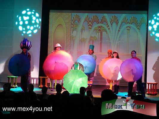 Opera para NiÃ±os / Opera for Kids "La Italiana en Argel" (02-03)
Con una gran intepretaciÃ³n y canto en italiano, con pantallas para la traducciÃ³n, y teatro en espaÃ±ol se pudo apreciar gran afluencia de familias enteras, los cuales fueron a apreciar y disfrutar de este espectÃ¡culo, generalmente dedicado a adultos, ahora con una adaptaciÃ³n para niÃ±os. 

Pionera, con once aÃ±os aplicados a la producciÃ³n de discos y espectÃ¡culos, Arpegio Producciones es hoy la mÃ¡s exitosa agrupaciÃ³n operÃ­stica independiente con metodologÃ­a especÃ­fica y estrategias eficaces para la construcciÃ³n de una base de pÃºblicos de Ã³pera en MÃ©xico.
Keywords: opera niÃ±os kids rossini lunario italiana argel italian