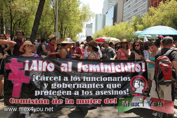 La Marcha de las Putas (05-05)
A su vez el pasado  fin de semana se hicieron manifestaciones del mismo tipo en  Gran BretaÃ±a, Nicaragua y Honduras, y en MÃ©xico  Guadalajara, Oaxaca y CancÃºn, entre otras ciudades.


Photo by: JesÃºs SÃ¡nchez
Keywords: marcha putas feminismo equidad genero lucha derechos mujere mujeres 
