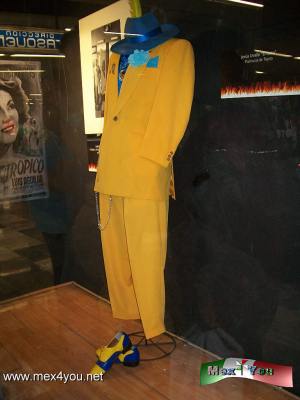 Amor de Cabaret en la estacion del metro Pino SuÃ¡rez (05-05)
Hasta el 30 de Agosto estarÃ¡ exhibida esta muestra en la linea 1 del Metro Pino SuÃ¡rez. 

Text and Photo by: YanÃ­n RamÃ­rez
Keywords: amor de cabaret rumberas bar barba azul pachuco cabaret la perla run-run bombay estacion pino suÃ¡rez linea 1 metro