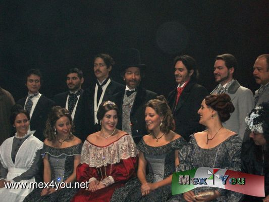 La Dama de las Camelias  (01-05)

Con la presentaciÃ³n de la puesta en escena La Damia de las Camelias para la prensa, en el Teatro Julio Castillo del Centro Cultural del Bosque, con temporada del 17 de noviembre a 11 de diciembre, de jueves a domingo. Regresando en Enero 2012 otra temporada corta



Text and Photo by: YanÃ­n RamÃ­rez 
Keywords: dama camelias mauricio ochman
