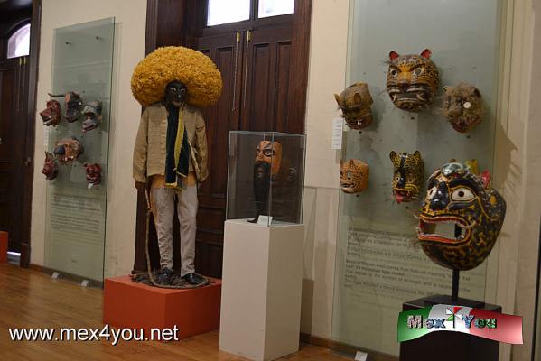 Museo Nacional de la MÃ¡scara en San Luis Potosi (01-05)
La mascara en nuestro paÃ­s como en el resto del mundo, representa uno de los elementos culturales mÃ¡s importantes dentro de las sociedades a travÃ©s del tiempo.

En mÃ©xico la mascara surgio como un profundo simbolismo en relaciÃ³n con el origen del univeso, del concepto de dualidad y culto a los muertos


Text by: YanÃ­n RamÃ­rez                             Photo by: Antonio P.
Keywords: museo de la mascara mascaras san luis potosi