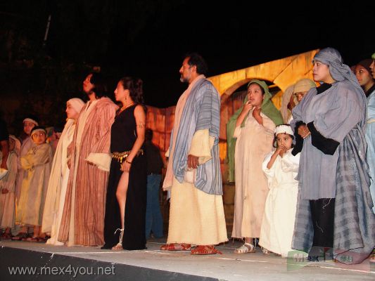 Jueves Santo / Holy Thursday : Pueblo Candelaria 2006 01-06
La compaÃ±Ã­a de Teatro Salvador Novo llevÃ³ a cabo la representaciÃ³n de la vida de JesÃºs en el Pueblo de la Candelaria en la delegaciÃ³n CoyoacÃ¡n.

The Theater Company  carried out the representation of the life of Jesus in the " Candelaria " Town  in the CoyoacÃ¡n delegation. 
Keywords: Jueves Santo  Holy Thursday Pueblo Candelaria Semana Santa