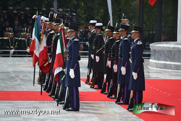 ConmemoraciÃ³n 168 de la Gesta HerÃ³ica de los NiÃ±os HÃ©roes 2015 (01-06)
El domingo 13 de septiembre se llevÃ³  a cabo la conmemoraciÃ³n de la Gesta HerÃ³ica de los NiÃ±os HÃ©roes en el Castillo de Chapultepec. 

Dicho evento tuvo lugar en el denominado Altar a la Patria donde autoridades federales como el Presidente PeÃ±a , su gabinete y diputados se dieron cita para recordar este evento histÃ³rico de nuestro paÃ­s.

Text & Photo by: Antonio Pacheco
Keywords: gesta heroica batalla castillo chapultepec niÃ±os heroes monumento patria