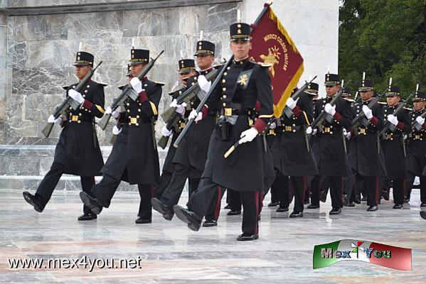 ConmemoraciÃ³n 168 de la Gesta HerÃ³ica de los NiÃ±os HÃ©roes 2015 (05-06)
Al termino del evento se abriÃ³ el espacio a la gente que en compaÃ±Ã­a de sus familias ingresÃ³ al  Monumento a la Patria a ver a los cadetes y muchos de los casos tomarse la foto del recuerdo.  Las mamÃ¡s animando a sus hijos a tomar la carrera de las armas para portar con gallardÃ­a el uniforme militar. 


Text & Photo by: Antonio Pacheco
Keywords: gesta heroica batalla castillo chapultepec niÃ±os heroes monumento patria
