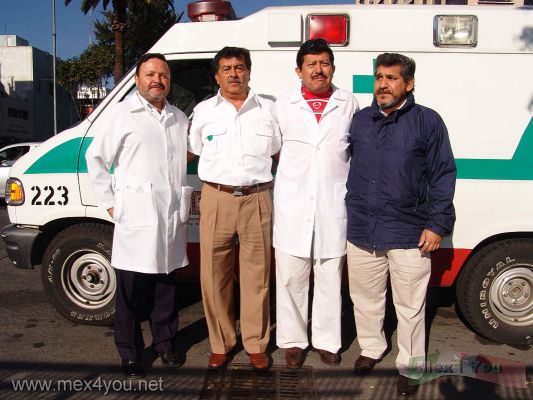 Paseo Ciclista de la Revolución Mexicana/ Mexican Revolution Cycling Stroll (02-07)
Los servicios médicos estaban presentes para cualquier emergencia que se presentara durante el evento. 

The medical services were present for any emergency that appeared during the event.
Keywords: Paseo Ciclista de la Revolución Mexicana/ Mexican Revolution Cycling Stroll