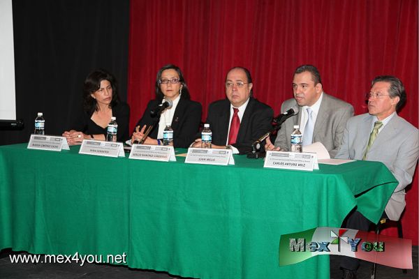 Festival Teatro Infantil A TROTE (01-10)
En la conferencia de prensa tambiÃ©n estuvieron presentes Carlos Arturo Briz, Director General de ProgramaciÃ³n ArtÃ­stica del Centro Nacional de las Artes (CENART) y Marisa GimÃ©nez Cacho, Subdirectora del Programa para de Teatro para NiÃ±os y JÃ³venes de la CoordinaciÃ³n Nacional de Teatro.

Dentro de Â¡a TROte! tambiÃ©n se llevarÃ¡n a cabo foros de discusiones, talleres internacionales con la presencia de los miembros del ASSITEJ, charlas y conferencias, asÃ­ como la presentaciÃ³n de publicaciones. Sobre estas dinÃ¡micas, asÃ­ como horarios y costos de las obras informarse en: www.teatroninosyjovenes.bellasartes.gob.mx


Photo by: J.S.
Keywords: festival teatro theater infantil kids