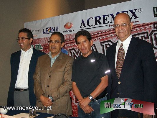 MaratÃ³n LeÃ³n- Guanajuato 2011 (01-02)
En conferencia de prensa con sede en el Hotel Hilton de Reforma se dio a conocer los pormenores del MaratÃ³n LeÃ³n Acremex  ediciÃ³n 32 a celebrarse el 25 de septiembre.
Se recorrerÃ¡n las zonas histÃ³ricas y vistosas de LeÃ³n, la ruta de 42.15 kilÃ³metros.
Keywords: maraton leon guanajuato marathon