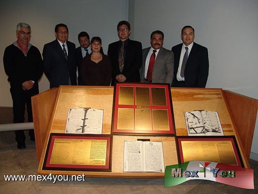  Actas de Matrimonio y DefunciÃ³n de Pancho Villa al Museo de la RevoluciÃ³n (04-04)
AgradeciÃ³ la generosidad del maestro CÃ©sar Fernando RamÃ­rez por donar las rÃ©plicas que enriquecen el acervo del recinto y por su interÃ©s por preservar nuestra historia. â€œPancho Villa es de leyenda y un personaje histÃ³rico como lo muestran los documentos que el dÃ­a de hoy son donadas al Museo Nacional de la RevoluciÃ³n, las rÃ©plicas de las actas de matrimonio y defunciÃ³n del Centauro del Norte. Pancho Villa es de leyenda, porque a pesar de los documentos, no muriÃ³ aquel 20 de julio de 1923 en Parral Chihuahua, sino el 21 como ahora lo podemos confirmar en el actaâ€.


Photo by: Antonio Pacheco 
Keywords: actas matrimonio defuncion pancho villa museo nacional revolucion mexicana
