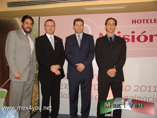 Verano Extraordinario con Hoteles MisiÃ³n 2011 (04-04)
Sr. Roberto Zapata LlabrÃ©s, Director General de Hoteles MisiÃ³n.

 

Ernesto Hinterholzer, Vicepresidente de Mercadotecnia, Grupo Fila Dixon
Keywords: verano extraordinario hoteles mision summer hotel 