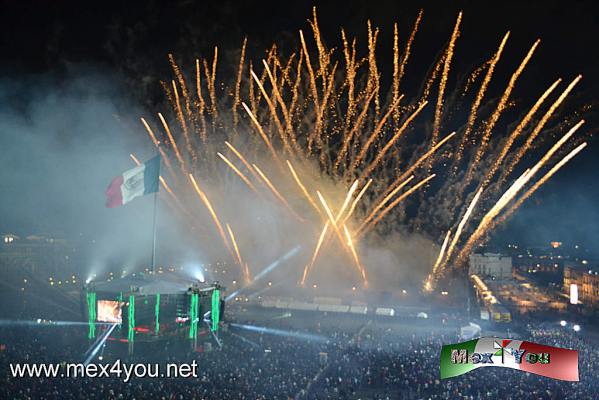 El Grito de Independencia 2015 (07-08)
Al tÃ©rmino de la celebraciÃ³n del Grito de Independencia se dispuso las salidas en las calles como Pino Suarez y Madero para desalojar a los miles de asistentes   que se dieron cita en este punto para celebrar las fiestas patrias, 

Photo & Text by: Antonio Pacheco 
Keywords: grito independencia fiestas patrias mexico viva zocalo ciudad mexico fuegos artificiales catedral metropolitana 2015