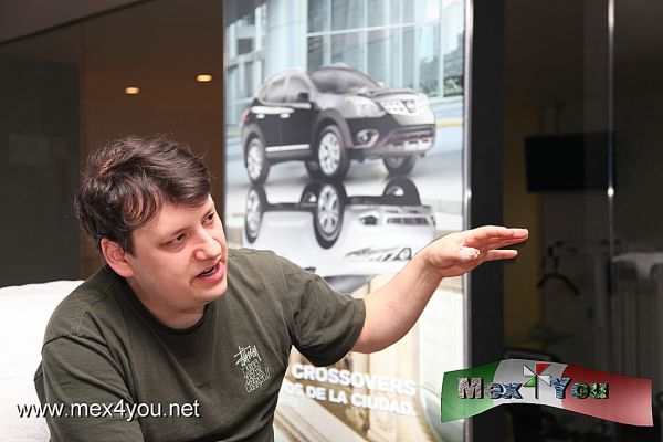 Nissan Crossovers presenta al DJ Mike Simonetti (03-05)
Mike Simonetti (New Jersey) es d.j. profesional desde 1989. Ha mezclado en casi todos y los mejores clubs de Nueva York. Es fundador y dueÃ±o de dos casas disqueras, Troubleman Unlimited Records especializada en Indie Rock e Italians do it better, sello discogrÃ¡fico de mÃºsica dance y disco, fundada en 2007  junto con Johny Jewel de Glass Candy.

Photo by: JesÃºs SÃ¡nchez
Keywords: nissan crossovers dj mike simonetti autos cars auto car musica