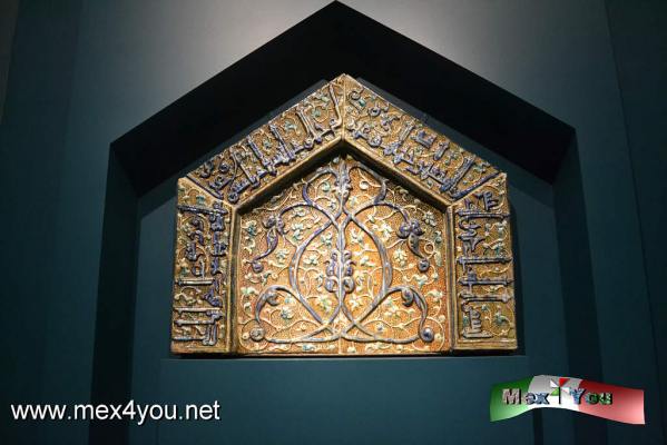 Arte IslÃ¡mico de los siglos VII hasta XIX (01-05)
El Museo San Ildefonso cuenta con la exposiciÃ³n temporal "Lo terrenal y lo Divino" 191 piezas del arte IslÃ¡mico del siglo VII hasta el siglo XIX. Curada por el Dra. Curada por la Dra. Linda Komaroff, Jefa del Departamento de Arte del Medio Oriente del Museo de Arte del Condado de Los Ãngeles (LACMA).


Text and Photo by: YanÃ­n RamÃ­rez 
Keywords: museo ildefonso exposicion temporal arte islÃ¡mico exposiciÃ³n lo terrenal y lo divino