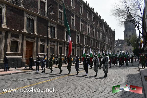 Desfile Militar 16 de Septiembre 2021 (03-07)
A partir de las 10 de la mañana se empezaron a llevar a cabo la revista de las tropas por el presidente Andrés López Obrador así como las suertes llevadas a cabo en el aire por los paracaidistas que con humos de los colores de la bandera coloreaban el cielo para el gusto de los asistentes a las principales calles de la CDMX. 


Photo & Text by: Antonio Pacheco
Keywords: desfile militar 16 septiembre 2021 sedena marina fuerza aerea fiestas patrias cdmx