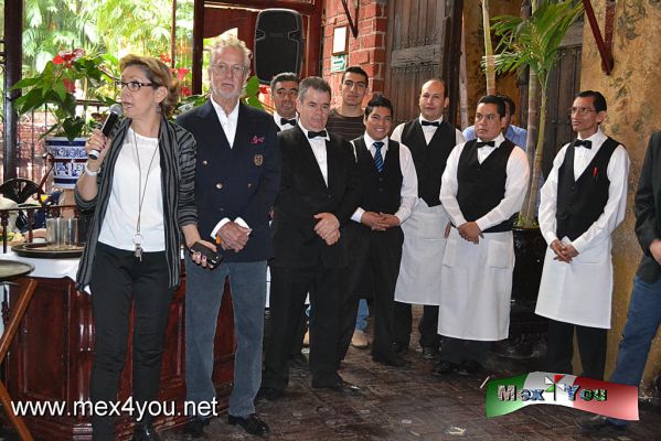 Anuncio "Carrera de Meseros mÃ¡s grande del Mundo" (05-05)
Cabe seÃ±alar que este evento cuenta con varios patrocinadores, y se buscan mÃ¡s, como Sal la Fina, la cual entregarÃ¡ filipinas, asÃ­ como tambiÃ©n la dueÃ±a del restaurante El Candelero otorgarÃ¡ cenas y comidas a los que dos Ãºltimos lugares. 

Los que deseen participar pueden inscribirse en la pÃ¡gina de www.festivaldelchef.com.mx 

Text & Photo by: Antonio Pacheco 
Keywords: carrera meseros mundo record guinness editorial agueda virro borja consejo nacional cultura gastronomica festival chef