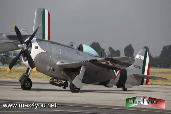 EspectÃ¡culo AÃ©reo â€œFuerza AÃ©rea Mexicana, 100 AÃ±os de Lealtadâ€ (01-05)
El  5/o. EspectÃ¡culo  se realizarÃ¡ el prÃ³ximo 22 de agosto de 2015, en la Base AÃ©rea Militar No. 1 (Santa LucÃ­a, MÃ©x.)

Text by: Antonio Pacheco, Photo by: JesÃºs SÃ¡nchez
Keywords: espectaculo aereo fuerza aerea mexicana 100 aÃ±os lealtad ejercito mexicano avion aviones