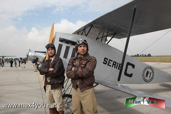 EspectÃ¡culo AÃ©reo â€œFuerza AÃ©rea Mexicana, 100 AÃ±os de Lealtadâ€ (02-05)
En dicho espectÃ¡culo aÃ©reo se mostrarÃ¡ el adiestramiento , disciplina y precisiÃ³n de los pilotos aviadores y especialistas para operar las aeronaves de la fuerza aÃ©rea mexicana. 


Text by: Antonio Pacheco, Photo by: JesÃºs SÃ¡nchez
Keywords: espectaculo aereo fuerza aerea mexicana 100 aÃ±os lealtad ejercito mexicano avion aviones