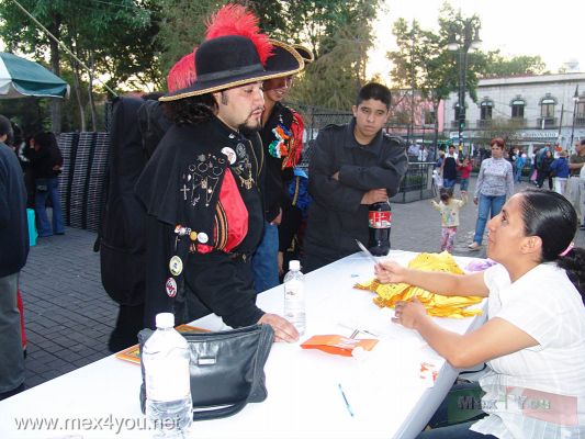 "Callejoneadas"  CoyoacÃ¡n 2006 .
Grupos de diversas partes de CoyoacÃ¡n, diversas delegaciones e incluso estados de nuestro paÃ­s se inscribÃ­an para tomar parte en este evento.

Groups from  diverse zones  of CoyoacÃ¡n, diverse delegations and even states of our country  registered to take part in this event.
Keywords: Callejoneadas CoyoacÃ¡n 2006