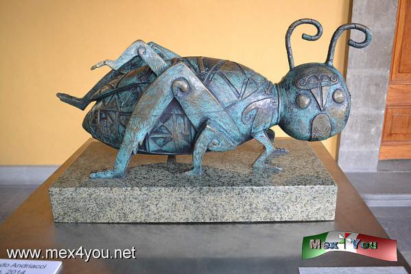 Zoologias (04-05)
La muestra contempla 15 figuras que ivitan a tocar cada uno de estos animales desde un caballo de trolla, chiva, cebra, chapulÃ­n, peces, sapo de bronce y de mÃ¡rmol y mama elefante.

Pie de Foto: Fernando Andriacci 2014-ChapulÃ­n

Text and Photo by: YanÃ­n RamÃ­rez
Keywords: zoologias museo shcp