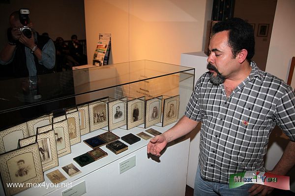 InauguraciÃ³n de ExposiciÃ³n "Te Pareces tanto a mi" en Puebla (04-05)
A la exhibiciÃ³n se agregaron 50 piezas, entre autorretratos y fotografÃ­as, de personalidades como Salvador Novo, Octavio Paz, Xavier Villaurrutia, el cineasta Luis BuÃ±uel, el poeta Jaime Sabines, el muralista Diego Rivera, el paisajista jalisciense Gerardo Murillo y la escritora Elena Poniatowska. De igual forma, se aprecian retratos de divas y estrellas del cine mexicano, como MarÃ­a FÃ©lix, Dolores del RÃ­o o Pedro Infante.

Photo by: JesÃºs SÃ¡nchez
Keywords: te pareces tanto a mi museo estanquillo puebla