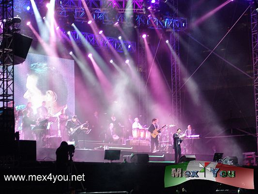 Concierto NavideÃ±o / Marc Anthony Christmas Concert (01-02)
En el Ãngel de la Independencia se llevÃ³ a cabo el dÃ­a sÃ¡bado 18 de Diciembre el concierto de Marc Anthony en el marco de las celebraciones navideÃ±as del Distrito Federal. 
Keywords: concierto concert navideÃ±o christmas marc anthony 