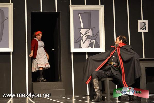 El Ãºltimo preso o la policÃ­a Estreno (02-05)
Los Bichir se reÃºnen despuÃ©s de 10 aÃ±os cuando actuaron juntos en la obra:  Malcolm y su lucha contra los Eunucos quien junto con Reynaldo Rosaano, 

Text & Photo by: Antonio Pacheco 
Keywords: ultimo preso policia familia bichir centro cultural helenico slawomir mrozek
