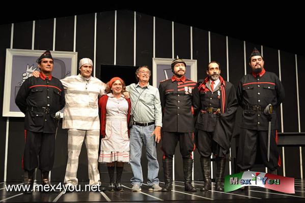 El Ãºltimo preso o la policÃ­a Estreno (05-05)
El Ãºltimo preso o la policÃ­a es protagonizada por Odiseo Bichir, DemÃ­an Bichir, Bruno Bichir y Reynaldo Rossano. Se presentarÃ¡ los viernes a las 20:30 horas, los sÃ¡bados a las 18:00 y 20: 30 horas, y los domingos a las 18:00 horas, del 21 de agosto al 1 de noviembre, en el Teatro HelÃ©nico, ubicado en avenida RevoluciÃ³n 1500, colonia Guadalupe Inn. 

Text & Photo by: Antonio Pacheco 
Keywords: ultimo preso policia familia bichir centro cultural helenico slawomir mrozek