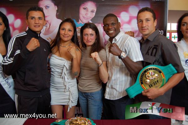 PresentaciÃ³n Calendario de Box (04-05)
En la transmisiÃ³n de la pelÃ©a se televisarÃ¡n tambiÃ©n otras grandes contiendas como por ejemplo: Gamaliel DÃ­az, titular superpluma, contra Rafael UrÃ­as; David LÃ³pez enfrentarÃ¡  a un buen peso medio que le buscan, en tanto que Daniel Estrada combatirÃ¡ con un oponente no designado todavÃ­a, por la diadema continental ligera del CMB.

AdemÃ¡s se tendrÃ¡  pleitos a 8: en pluma, Salvador SÃ¡nchez-Francisco Olvera; en gallo, Eduardo "Bambino" GarcÃ­a-Humberto "TrucutÃº" HernÃ¡ndez; en 130 libras, el venezolano Carlos CÃ¡rdenas-Ernesto "Lagrimita" Soto; en superligero, Mario Cuevas-Pablo Loredo, y a 6 en liviano, Cristian Uruzquieta-SaÃºl "Puma" Mendoza.



photo by: JesÃºs SÃ¡nchez
Keywords: calendario box 
