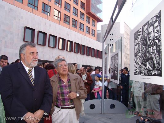 Primavera en la Ciudad de MÃ©xico/Spring in Mexico City (01-14)
El 21 de Marzo del 2006 se celebrÃ³ el Bicentenario del Nacimiento de Benito Pablo Juarez GarcÃ­a en la Ciudad de MÃ©xico con la inaguraciÃ³n de varios eventos en nuestro Centro HistÃ³rico como la de la Plaza Juarez con la Presencia de Juarez en el Taller de la GrÃ¡fica Popular por Alejando Encinas, Jefe del Distrito Federal.

The March 21st 2006 was celebrated the Bicentennial Birth of Benito Pablo Juarez GarcÃ­a in Mexico City  with the inauguration of several events in our Historical Center such as: the one of the Juarez Square with the "Presencia de Juarez en el Taller de la GrÃ¡fica Popular"  by Alejandro Encinas, Head of the Federal District. 
Keywords: Primavera  Ciudad  MÃ©xico/Spring  Mexico City.