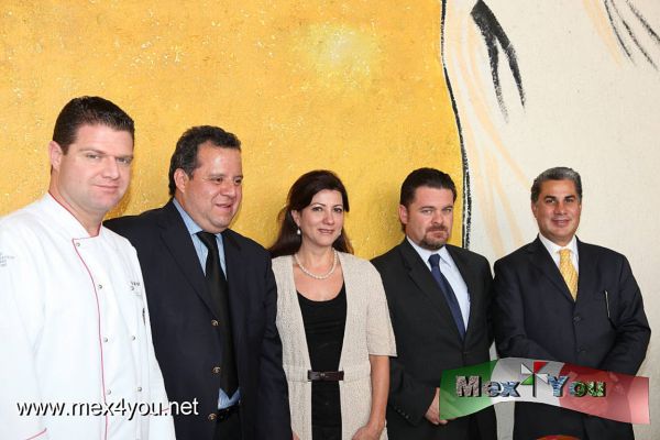 Marca GastronÃ³mica de MÃ©xico (02-02) 
PrecisÃ³ que en un mes se tendrÃ¡ lista la convocatoria, y propuso algunos aspectos para su lanzamiento que consistirÃ¡n en un formato de llenado al pÃºblico en general, pero en especial a escuelas de gastronomÃ­a y diseÃ±o; el ciberespacio serÃ¡ el principal medio para su difusiÃ³n y se aprovecharan las redes sociales como Facebook y Twitter al mÃ¡ximo. AdemÃ¡s se integrarÃ¡ un jurado de especialistas destacados en el Ã¡mbito. 

Como parte del inicio de esta propuesta, Editorial Ãgueda construyÃ³ un sitio abierto a la ciudadanÃ­a para que envÃ­en sus propuestas, el sitio es: www.concursoimagendelagastronomiamexicanapih.com.mx

Photo by: JesÃºs SÃ¡nchez
Keywords: marca gastronomica gastronomia mark trade ciudad mexico city le bouchon alejandro rojas victor hugo rodriguez