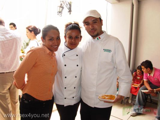 Inauguracion Academia GastronÃ³mica / Inauguration Gastronomy Academy 2007  ( 03-15 )
El ambiente era muy cordial en compaÃ±Ã­a de amigos como: Julia Paz, Selmy Castillo y Ruben de la Fuente.

The ambient was very warm  in company of friends like: Julia Paz, Selmy Castillo and Ruben de la Fuente.
Keywords: Inauguracion Academia GastronÃ³mica / Inauguration Gastronomy Academy sacchi