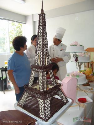 Inauguracion Academia GastronÃ³mica / Inauguration Gastronomy Academy 2007  ( 08-15 )
Mex4you realizÃ³ un recorrido donde pudo identificar del talento de los maestros en la elaboraciÃ³n de las diversas ramas de la gastronomÃ­a, como el caso de la pastelerÃ­a.  Que tal esta Torre Eiffel de chocolate Â¡Â¡

Mex4you made a route where it could identify of the talent of the teachers in the elaboration of the diverse branches of the gastronomy, as the case of the pastry, like this  Eiffel Tower made in Chocolate.
Keywords: Inauguracion Academia GastronÃ³mica / Inauguration Gastronomy Academy sacchi