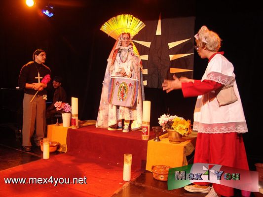 No hagas que la virgen te habla, en los jueves de Las Reinas Chulas. (03-05)
La Virgen Santa Rita estÂ´Â´a festejando que gano las elecciones el Candidato LÃ³pez Obredador pero sus asistentes le oculta el verdadero  vencedor y de ahi es ver como le hacen para que no se entere y cuÃ¡ndo se entera que hace...

Text by: YanÃ­n RamÃ­rez     Photo by: Antonio Pacheco
Keywords: no hagas virgen habla jueves foro a poco no reinas chulas