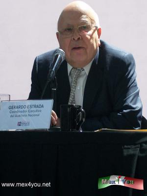 Listo el 9o. Gran Remate de Libros en el Auditorio Nacional (03-05)
JosÃ© Ignacio EcheverrÃ­a (Presidente CANIEM) indicÃ³ que se  vendiÃ³ $ 245, 420 ejemplares implicando 13 millones de pesos, y el 96% fue de libros y 4% de diversos. 
 


Text and Photo by: YanÃ­n RamÃ­rez 
Keywords: auditorio nacional remate de libros gran remate libros CANIEM venta nocturna libros