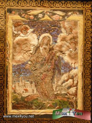 El Vuelo de las ImÃ¡genes (03-06)

       La investigadora Alessandra Russo contextualizÃ³ que en 1519, cuando CortÃ©s todavÃ­a estaba en Veracruz, enviÃ³ centenares de escudos hechos con plumas, de penachos y otros objetos realizados por los amanteca. â€œTenemos los inventarios y estas piezas llegaron a Madrid, a Sevilla e inundaron inmediatamente la PenÃ­nsula IbÃ©rica. Es un poco difÃ­cil para nuestros parÃ¡metros, que estÃ¡n todavÃ­a muy limitados con la idea de los vencedores y los vencidos, entender cÃ³mo un conquistador, antes de conquistar MÃ©xico, tiene este aprecio por los objetos. 

Photos by: YanÃ­n RamÃ­rez       
Keywords: vuelo imagenes arte plumario pluma art feather munal museo nacional arte