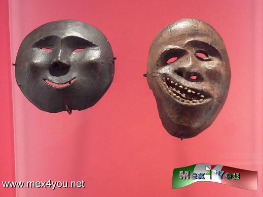 ExhibiciÃ³n MÃ¡scaras Mexicanas, Simbolismos Velados (01-05)
A partÃ­r del dÃ­a de maÃ±ana estÃ¡ abierta al pÃºblico general la exposiciÃ³n "MÃ¡scaras Mexicanas, Simbolismos Velados" en la GalerÃ­a de Palacio Nacional hasta el mes de diciembre del presente aÃ±o.


Text and Photo by: YanÃ­n RamÃ­rez
Keywords: galerÃ­a de palacio nacional antropologÃ­a e Historia mÃ¡scaras mexicanas exposiciÃ³n galeria palacio nacional