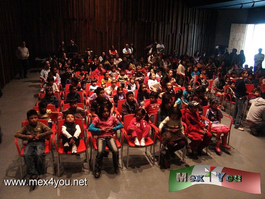 La Trouppe en el Centro Cultural EspaÃ±a (01-04)
En el Centro Cultural EspaÃ±a se llevÃ³ a cabo el pasado sÃ¡bado 24 de Septiembre una funciÃ³n con el Grupo Infantil La Trouppe . 
Keywords: la trouppe centro cultural espaÃ±a teatro infantil