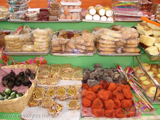 Presencia de Oaxaca en CoyoacÃ¡n / Oaxaca in CoyoacÃ¡n 2006 (04-05)
Si lo que quiere es algÃºn dulce aquÃ­ podrÃ¡ encontrar los mÃ¡s deliciosos y sobre todo naturales.

You will find here delicious flavors and natural candies. 
Keywords: Presencia de Oaxaca en CoyoacÃ¡n / Oaxaca in CoyoacÃ¡n 2006
