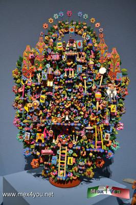 La expresiÃ³n del barro a travÃ©s de los grandes maestros del arte popular Iberoamericano (05-05)
En esta exhibiciÃ³n podemos apreciar elementos que nos son comunes como culturas latinoamericanas  asi como con EspaÃ±a y Portugal como son la religiÃ³n y algunas de las interpretaciones de la vida diaria.  AsÃ­ pues encontramos un hilo que nos guÃ­a por la muestra y que podemos descubrir en paÃ­ses como: Brazil, Colombia, Venezuela, Guatemala, EspaÃ±a o Portugal entre otras.

Text & Photo by: Antonio Pacheco 
Keywords: expresion barro grandes maestros arte popular iberoamericano coleccion fomento cultural banamex palacio iturbide