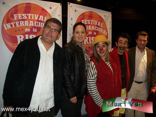 Festival Internacional de la Risa 2014 (03-05)
La filosofÃ­a del encuentro: la risa como elemento cultural de la sociedad y el humor como factor para la armonÃ­a del individuo con si entorno.

Text and Photo by: YanÃ­n RamÃ­rez
Keywords: festival internacional de la risa 2014 payasos cenar alas y raÃ­ces clowm torneo de la risa